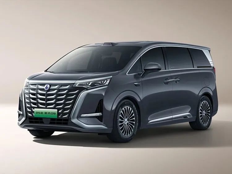 BYD DM5.0搭載の2025年型BYD Tengshi D9が発売間近